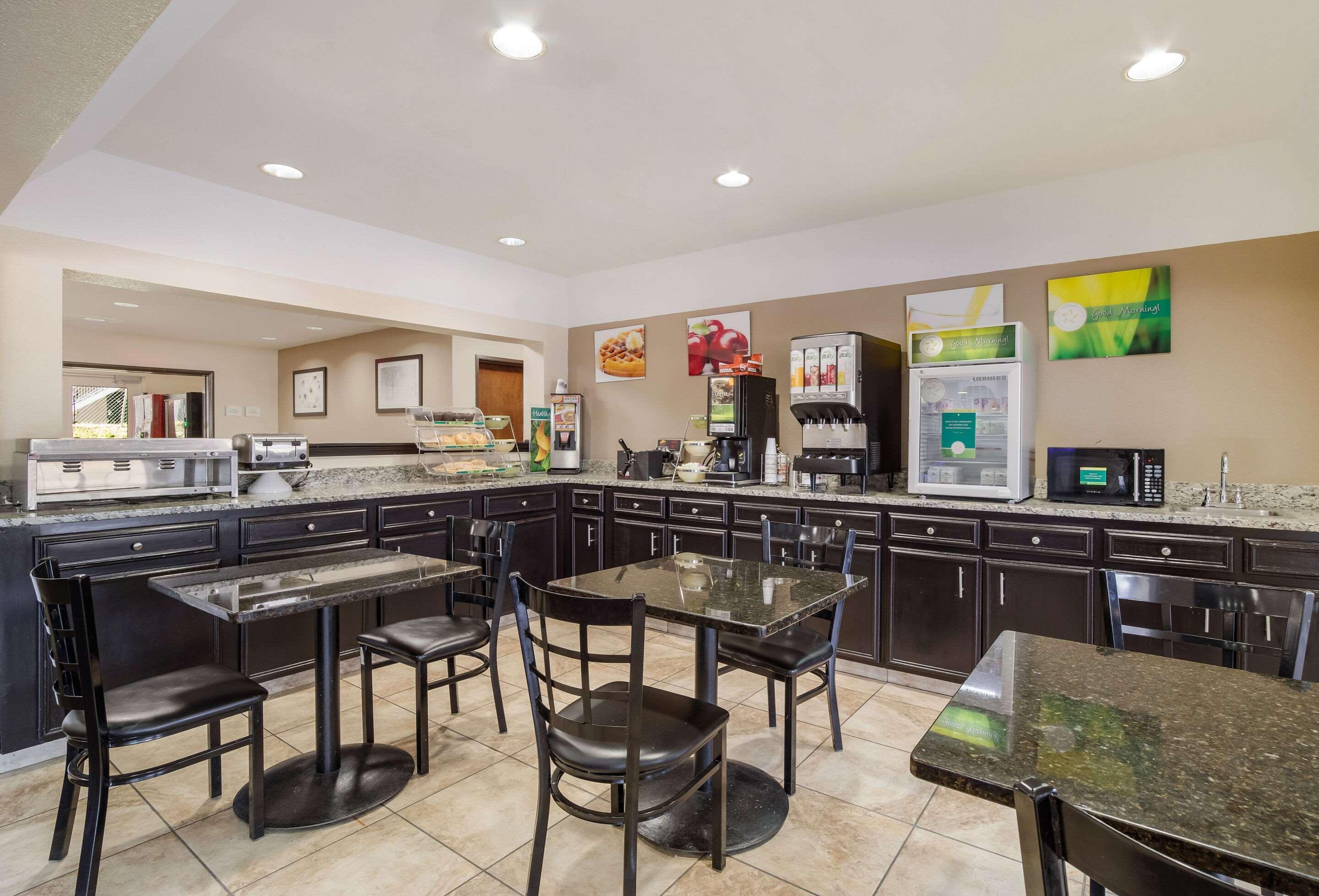 Quality Inn & Suites Augusta Fort Eisenhower Area מראה חיצוני תמונה