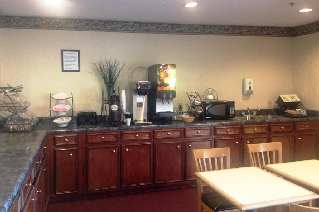 Quality Inn & Suites Augusta Fort Eisenhower Area מראה חיצוני תמונה
